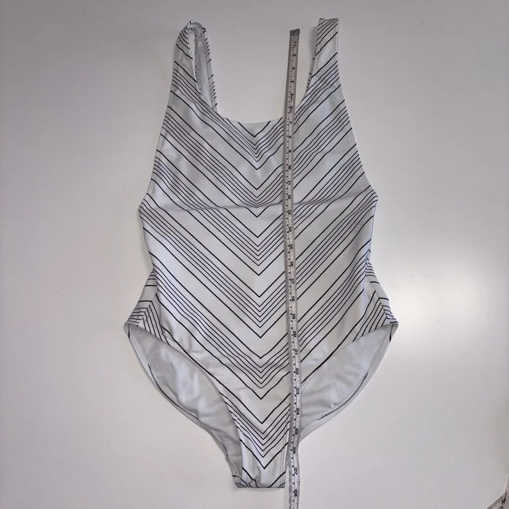 Athleta Chevron High Leg One Piece Swimsuit Size 34D/DD Black & White Stripe
